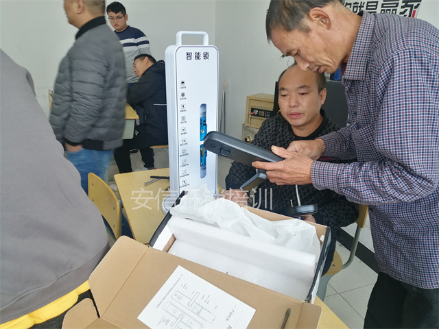 学开哪家学校实在？