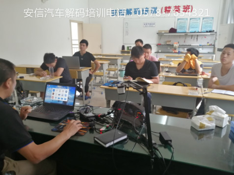 薛培汽车钥匙 (2).jpg